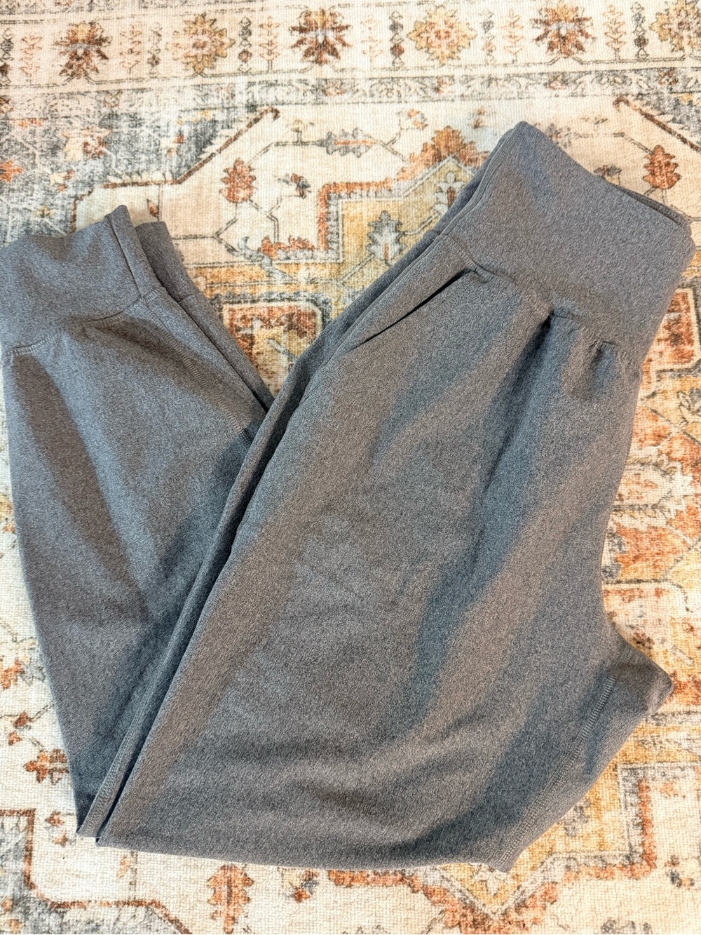 Old Navy gray high waisted jogger with pockets